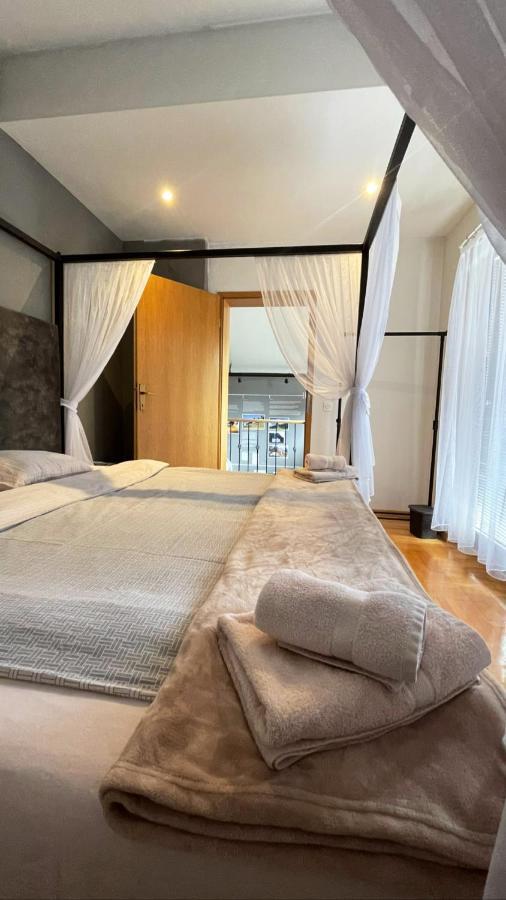 Town Hostel เปเย ภายนอก รูปภาพ